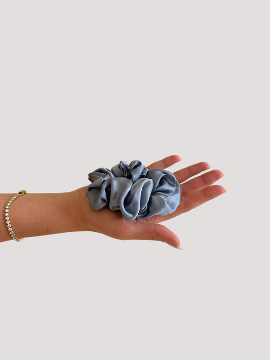 Haze Seiden Scrunchie bestickt - strong mama.