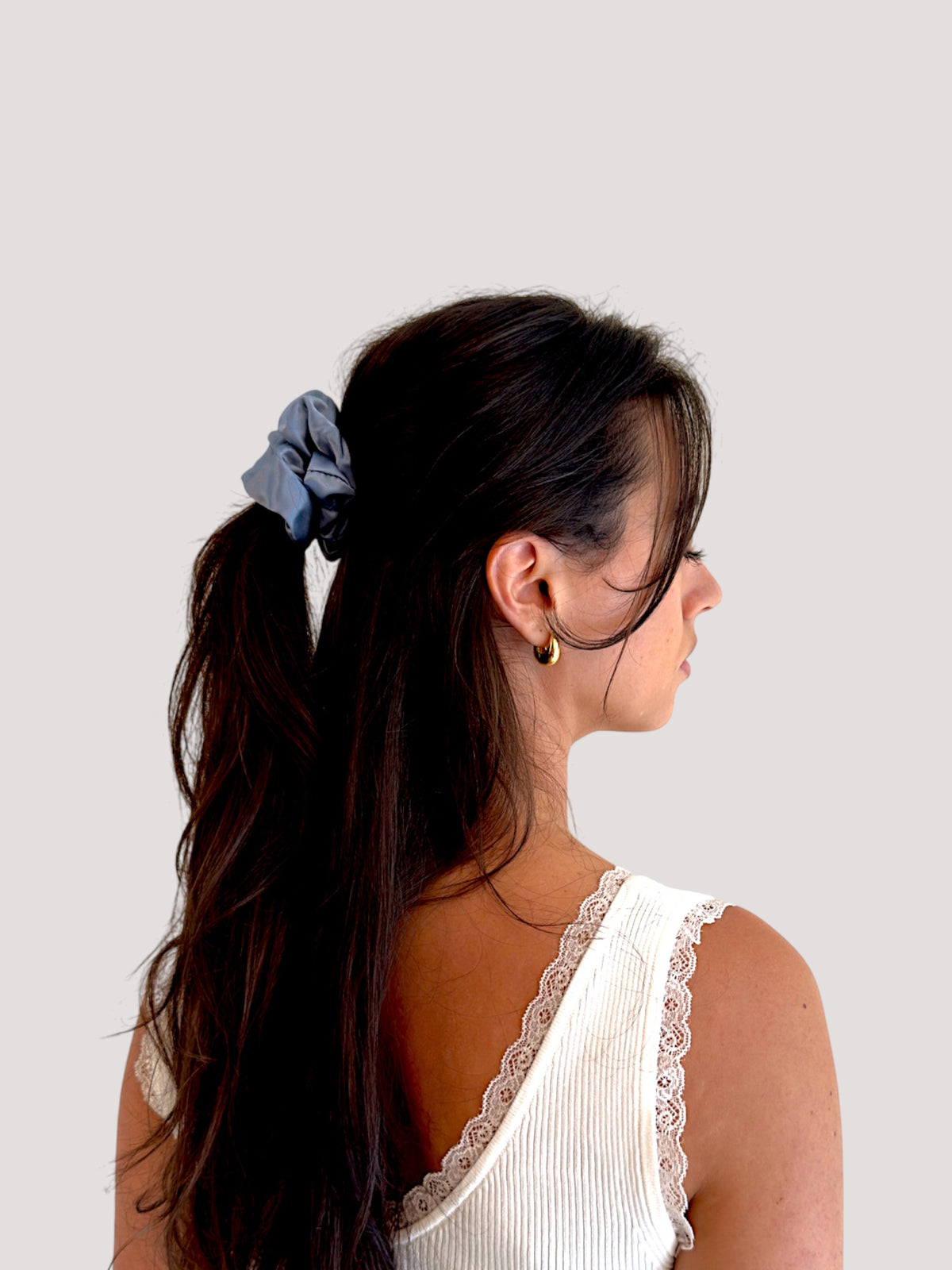 Haze Seiden Scrunchie bestickt - strong mama.