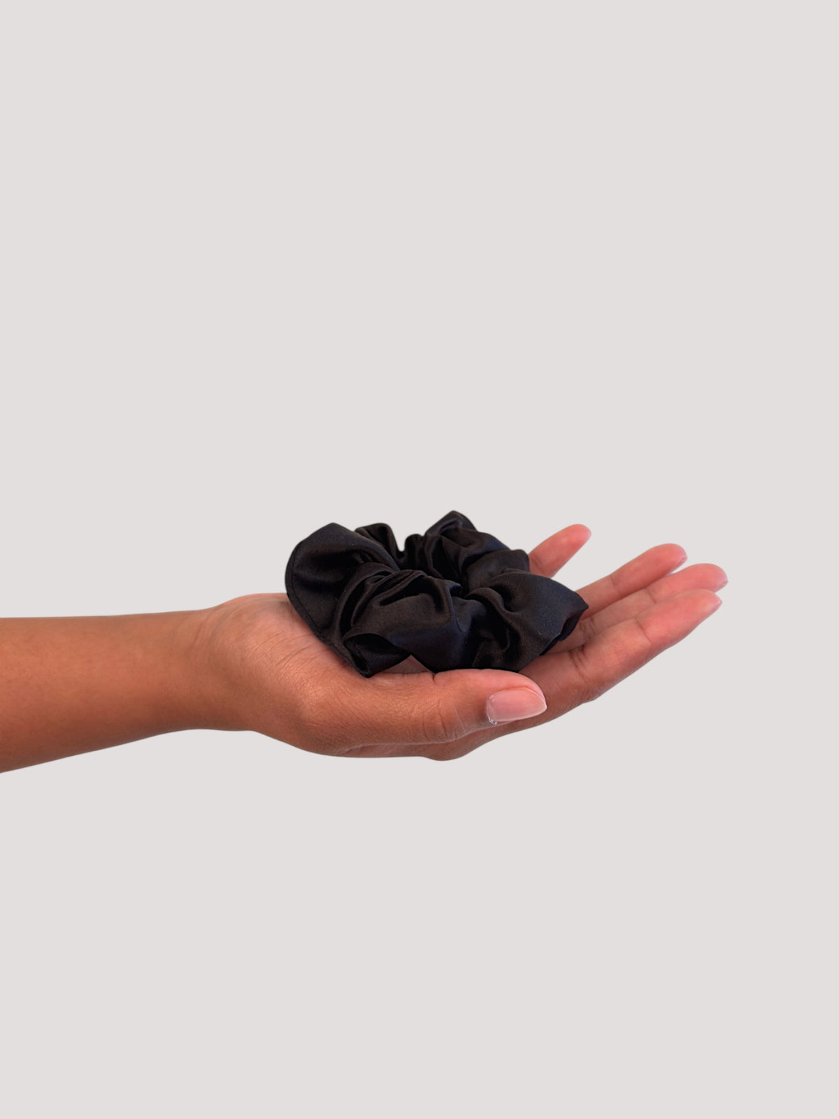 Noir Seiden Scrunchie
