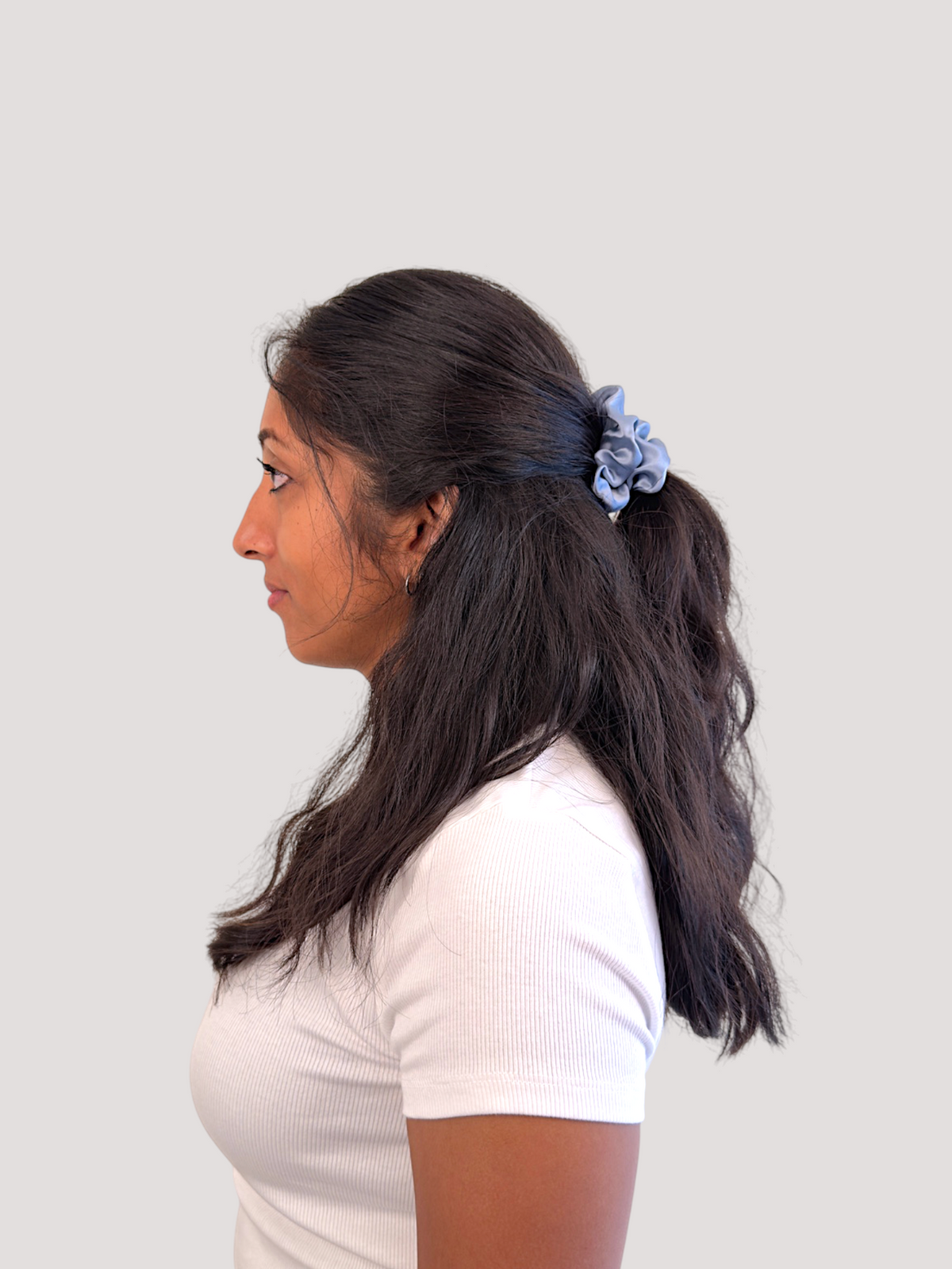 Haze Seiden Scrunchie bestickt - strong mama.