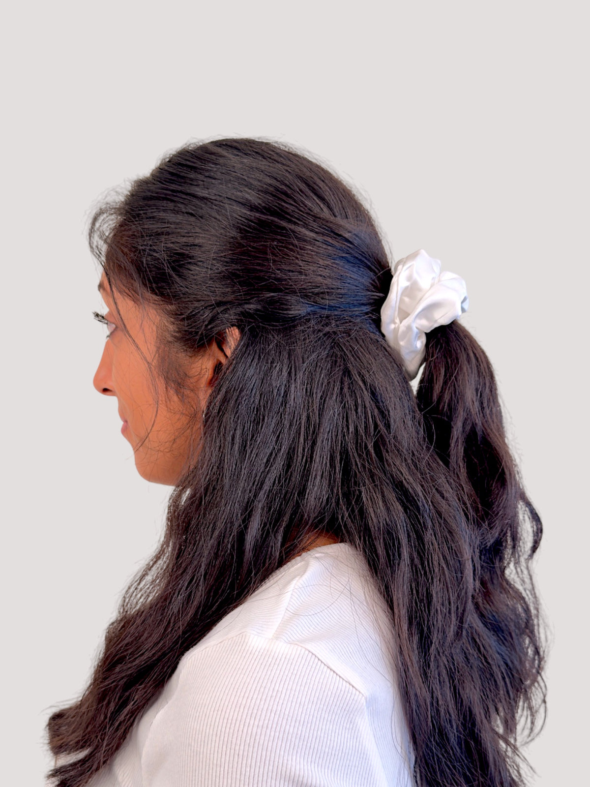Pure Seiden Scrunchie bestickt - you're enough.