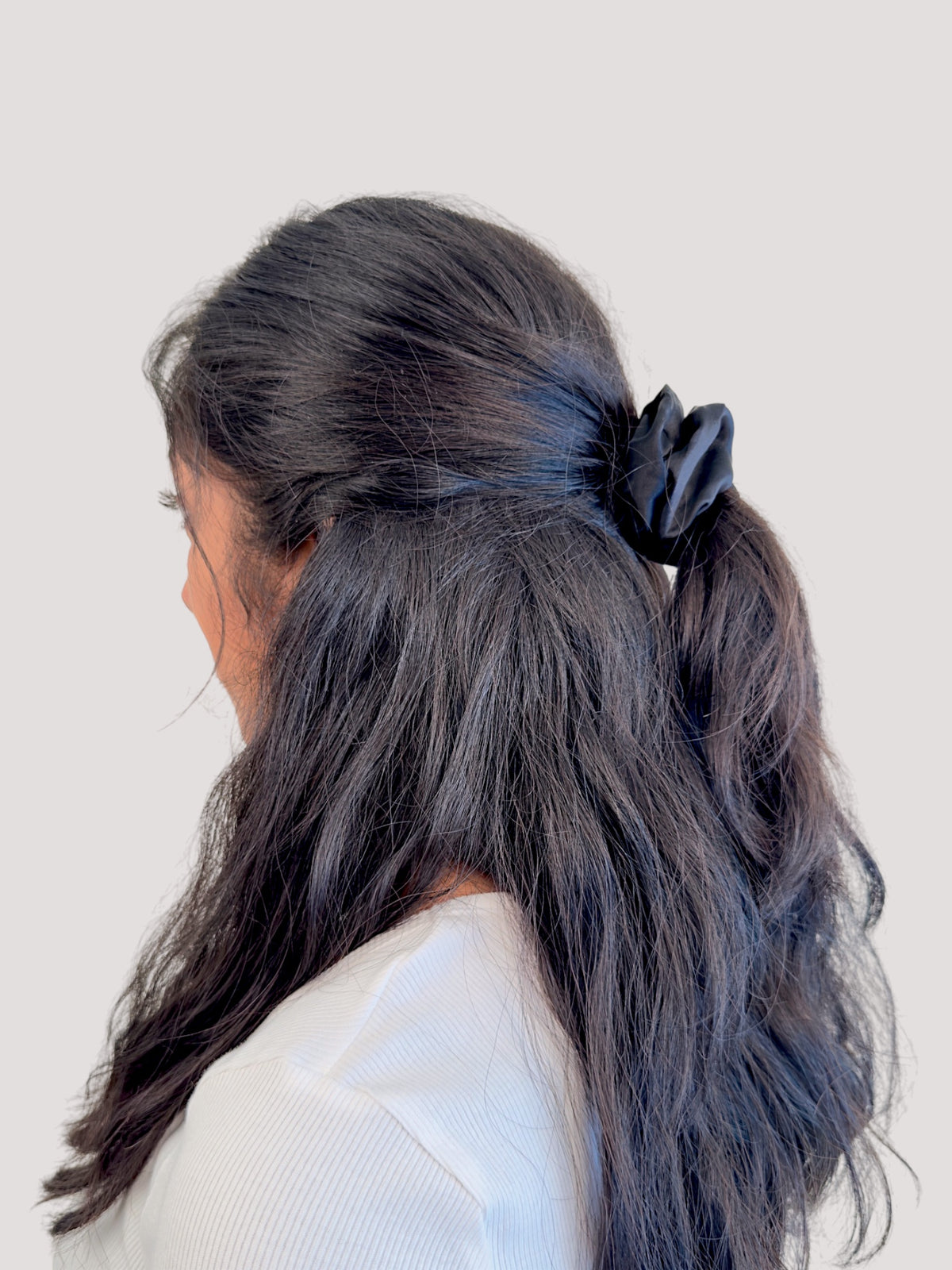 Noir Seiden Scrunchie