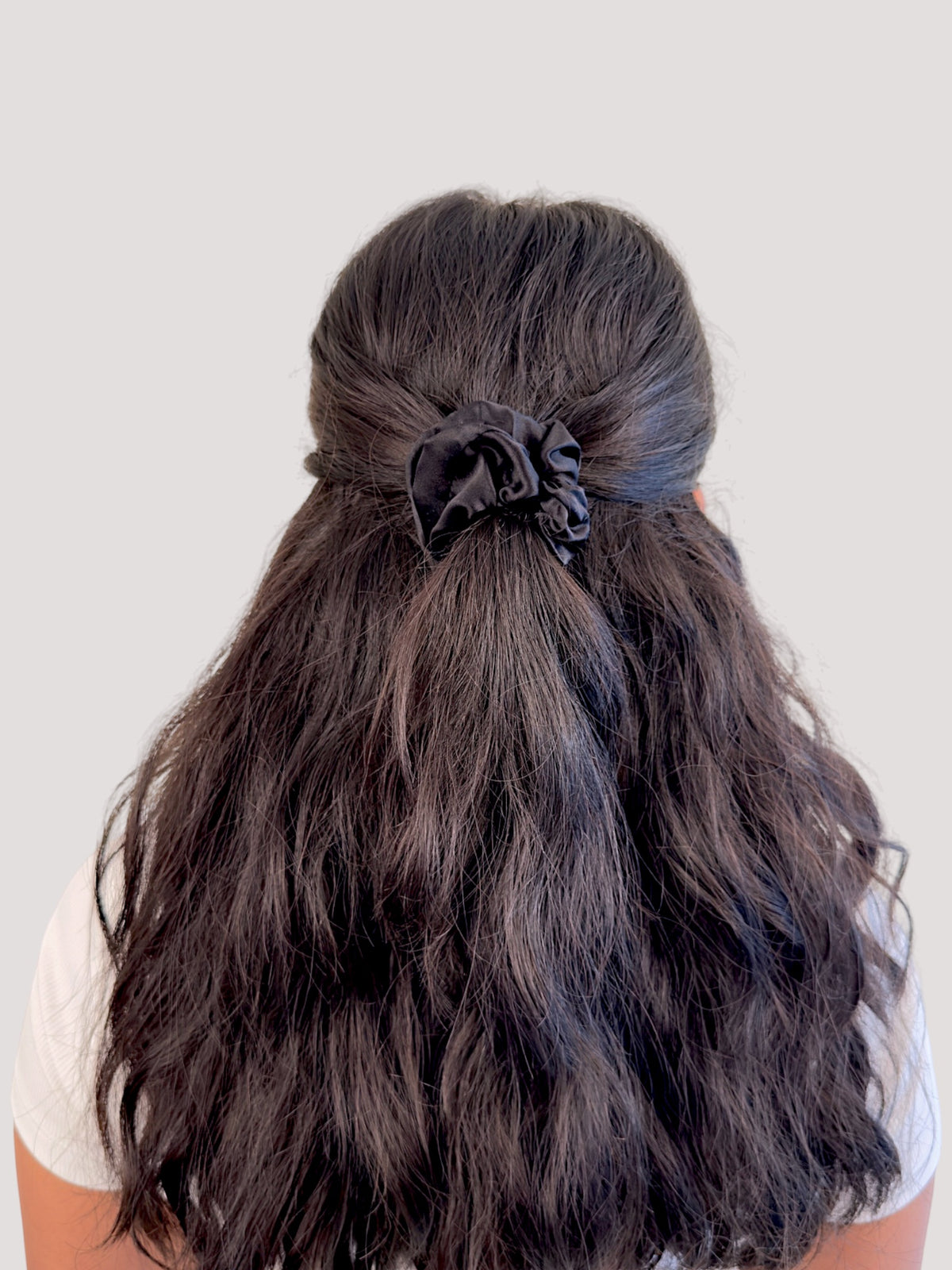 Noir Seiden Scrunchie