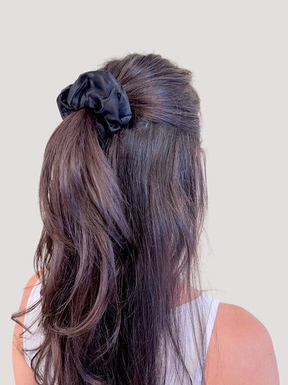 Noir Seiden Scrunchie
