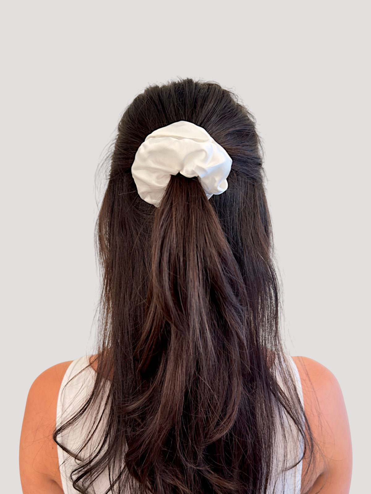 Pure Seiden Scrunchie bestickt - you're enough.