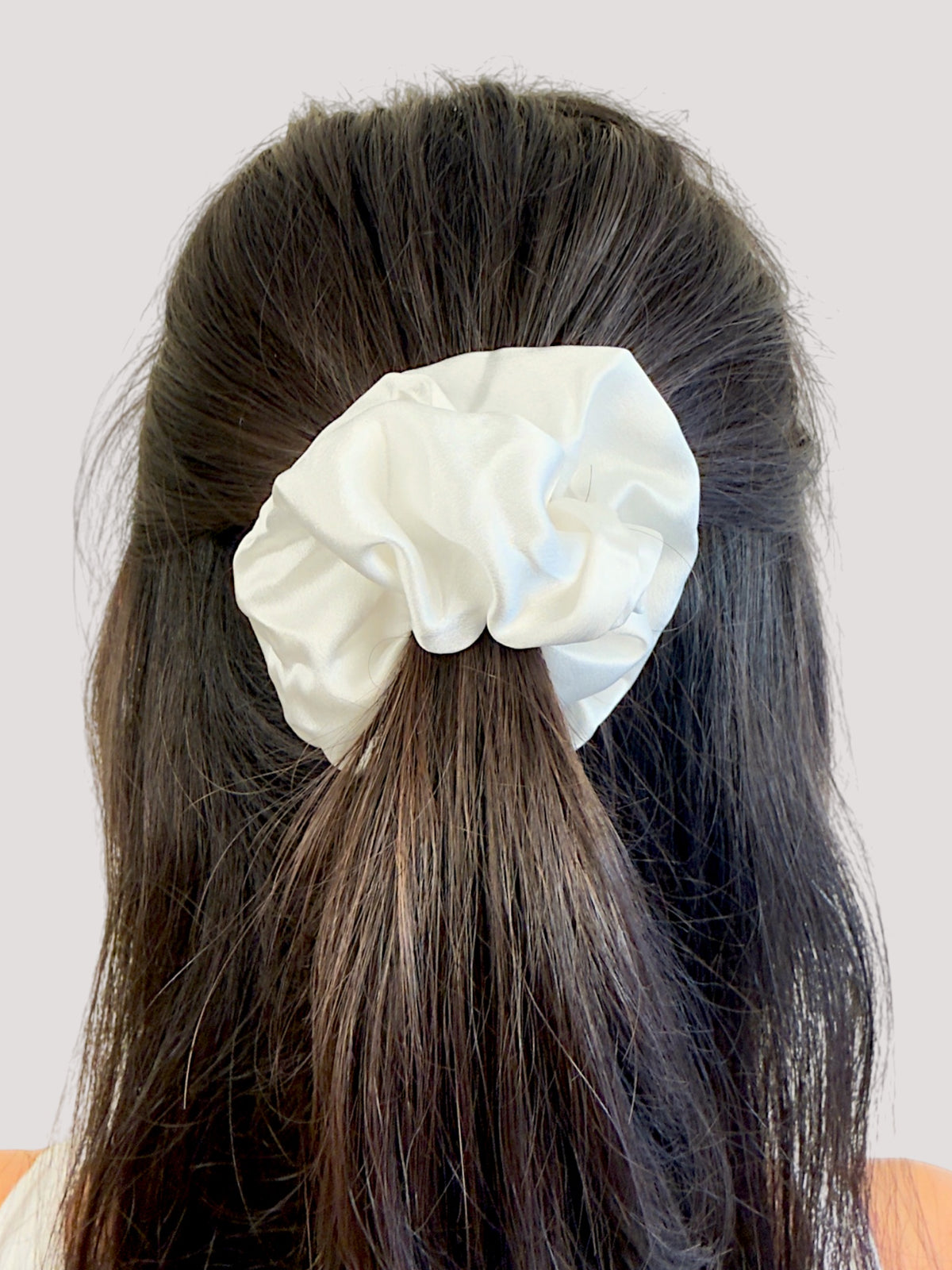 Pure Seiden Scrunchie bestickt - you're enough.