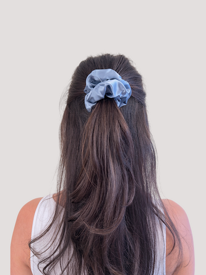 Haze Seiden Scrunchie bestickt - strong mama.